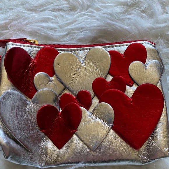 Gymboree Girls Metallic Heart Valentine Wristlet - Picture 4 of 4